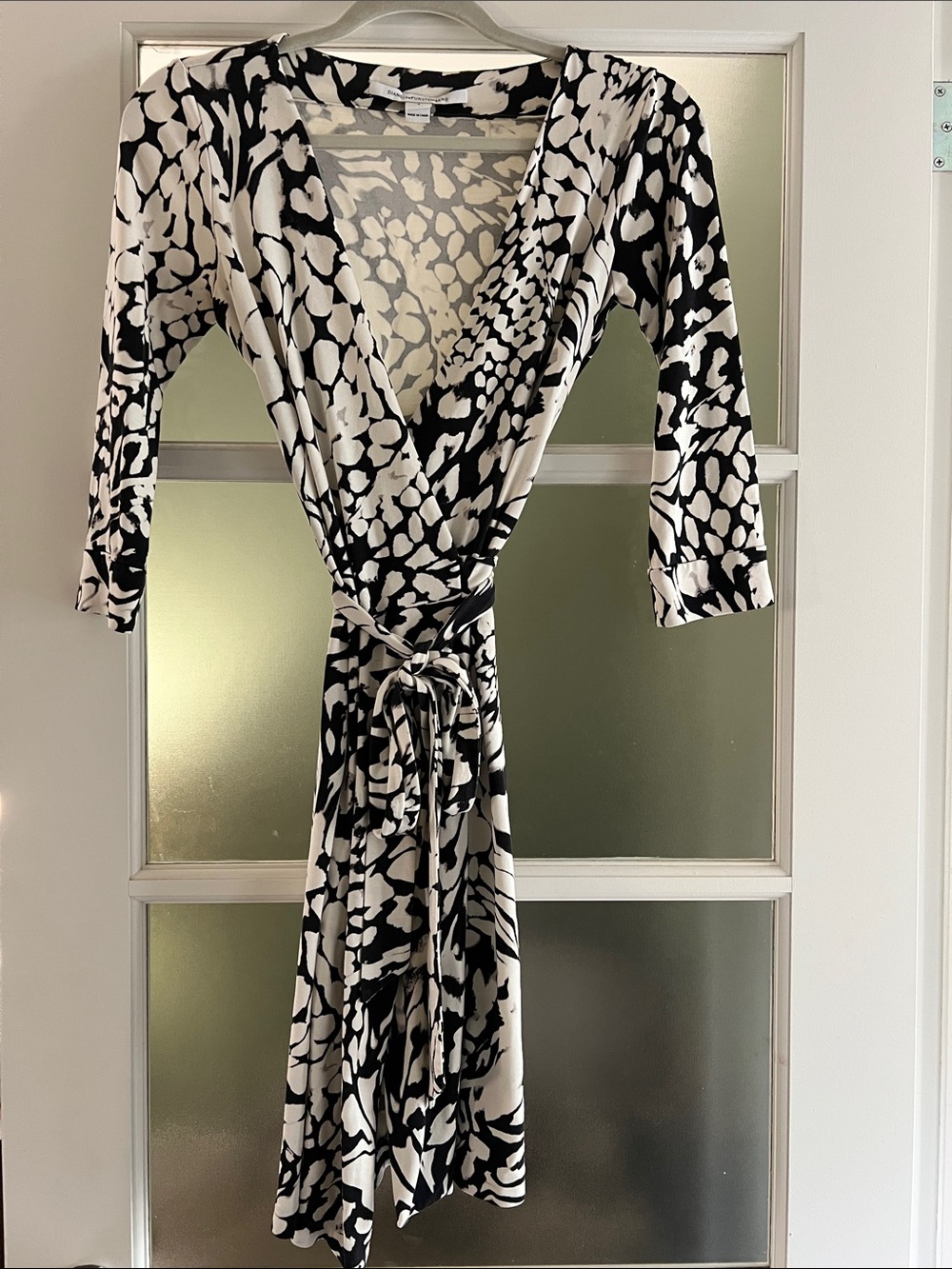 DVF Diane Von Furstenberg New Julian Two mini wrap dress size 4. 100% silk.